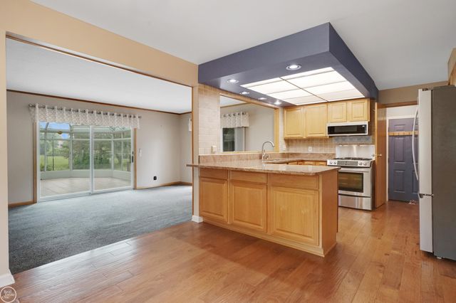 41970 Jason Drive, Clinton Township, MI 48038