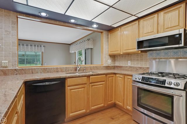 41970 Jason Drive, Clinton Township, MI 48038