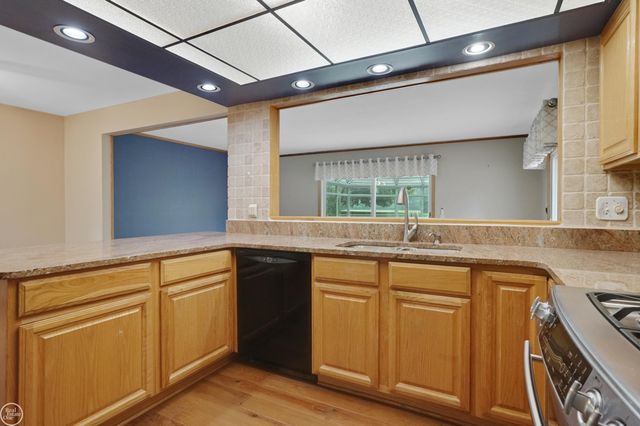 41970 Jason Drive, Clinton Township, MI 48038