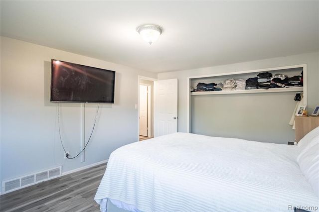 39912 Edmundton Drive, Canton, MI 48187