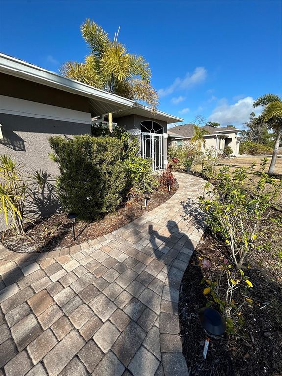 Image 2 of property listing at 108 BERYL DRIVE, Rotonda West, FL 33947