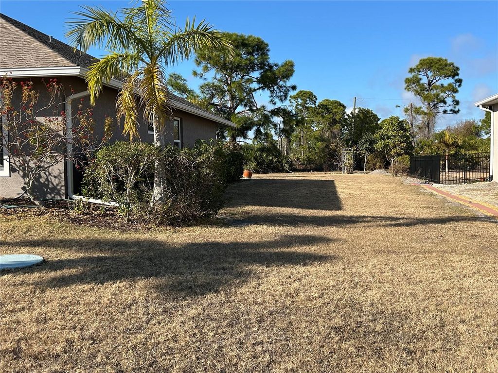 Image 20 of property listing at 108 BERYL DRIVE, Rotonda West, FL 33947