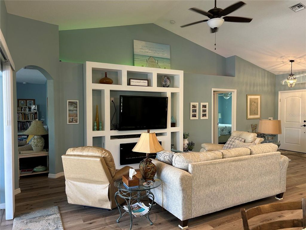 Image 4 of property listing at 108 BERYL DRIVE, Rotonda West, FL 33947