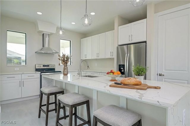 19 NW 14th PL, Cape Coral, FL 33993