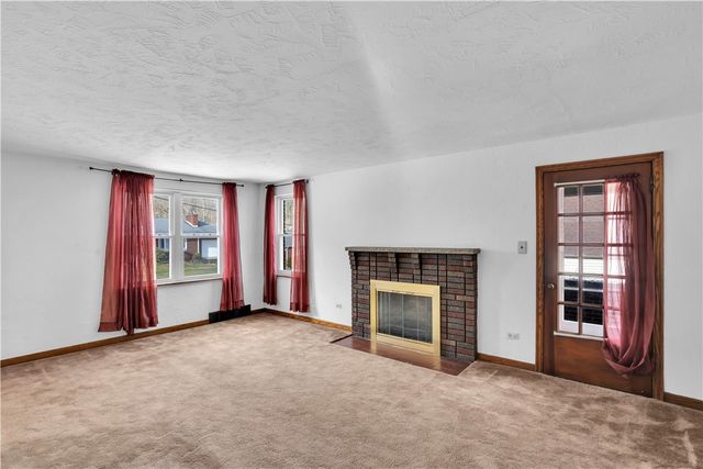 114 S 8th St, Youngwood, PA 15697