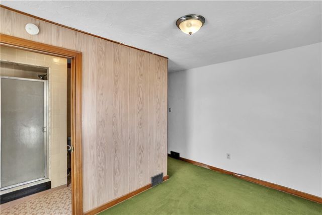 114 S 8th St, Youngwood, PA 15697