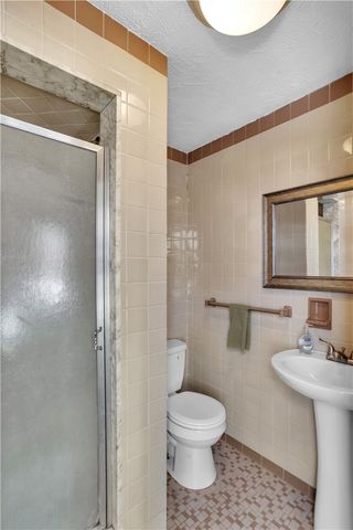 114 S 8th St, Youngwood, PA 15697