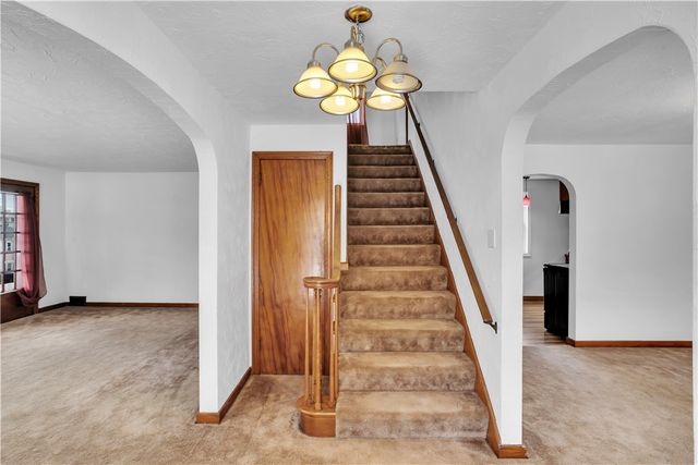 114 S 8th St, Youngwood, PA 15697