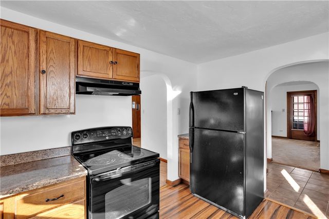 114 S 8th St, Youngwood, PA 15697