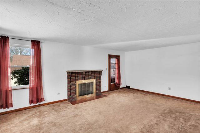 114 S 8th St, Youngwood, PA 15697