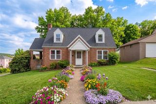 114 S 8th St, Youngwood, PA 15697