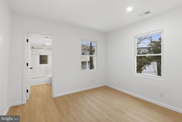 3033 BARCLAY ST, Baltimore, MD 21218