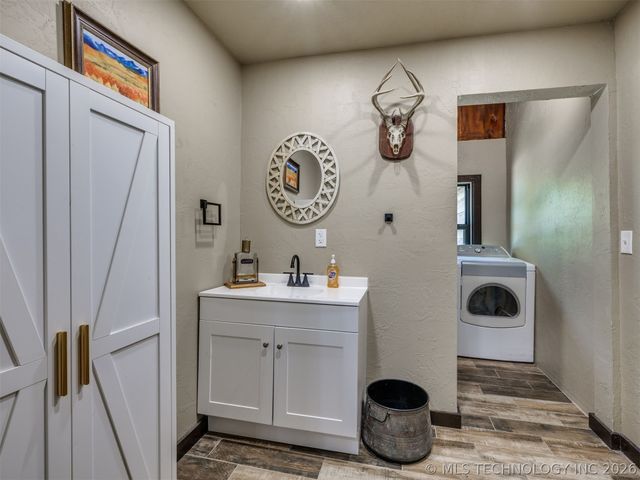 178 N BK 1900 Road, Eufaula, OK 74432