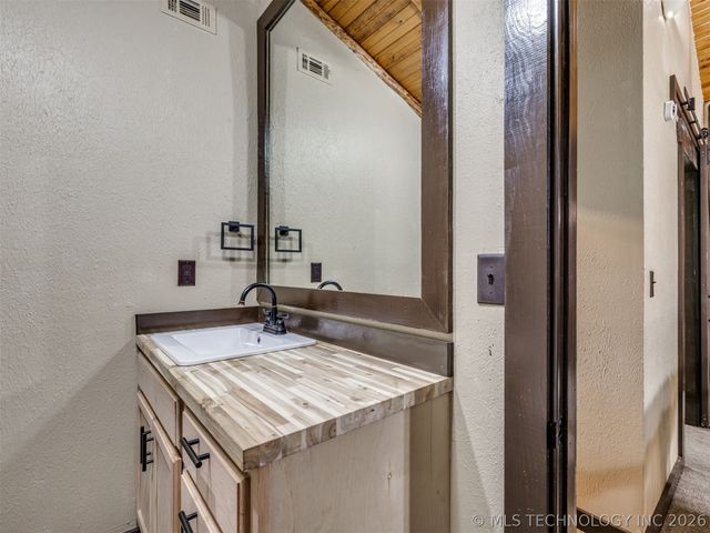 178 N BK 1900 Road, Eufaula, OK 74432