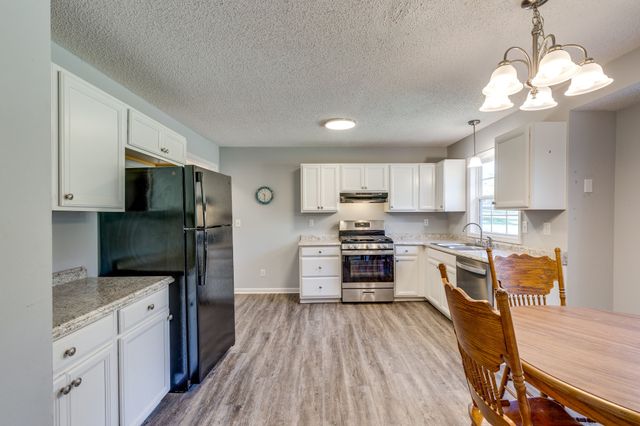 113 Hollywood Hills Dr, Columbia, TN 38401