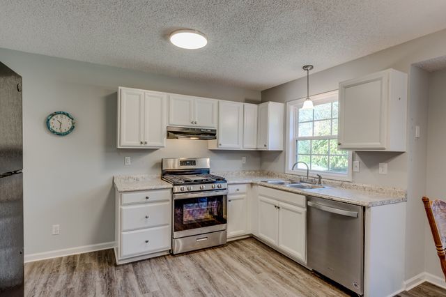 113 Hollywood Hills Dr, Columbia, TN 38401