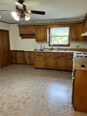 1517 W Garfield Road, Columbiana, OH 44408