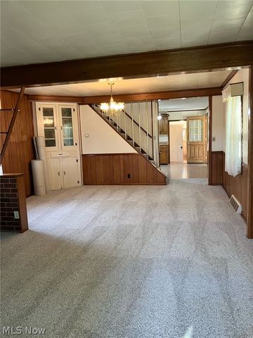 1517 W Garfield Road, Columbiana, OH 44408