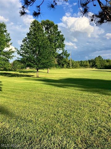 1517 W Garfield Road, Columbiana, OH 44408