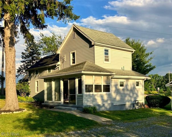 1517 W Garfield Road, Columbiana, OH 44408