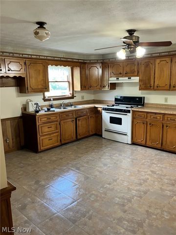 1517 W Garfield Road, Columbiana, OH 44408