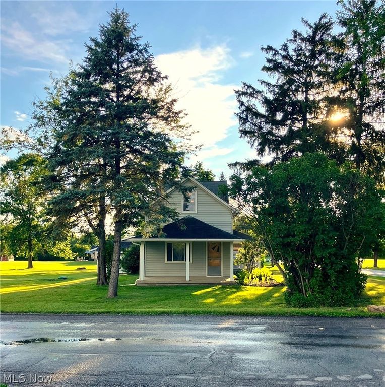 1517 W Garfield Road, Columbiana, OH 44408