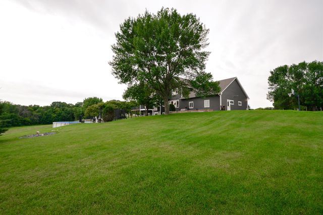 5721 94th Avenue N, Loretto, MN 55357