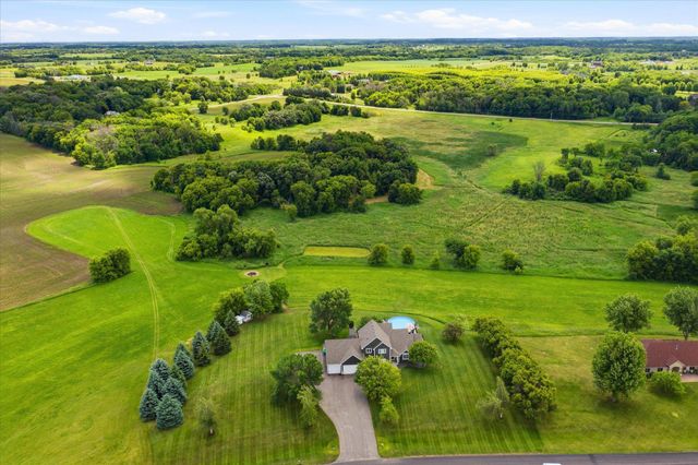 5721 94th Avenue N, Loretto, MN 55357