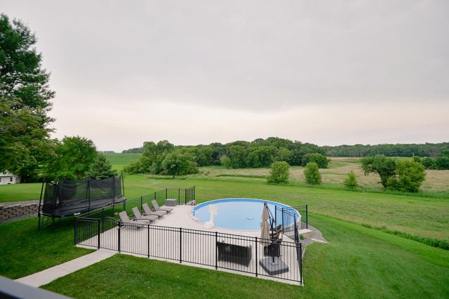 5721 94th Avenue N, Loretto, MN 55357