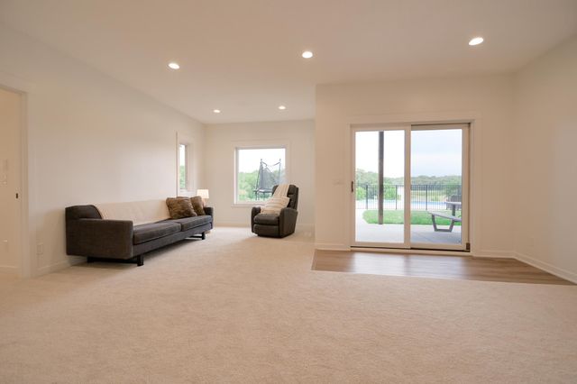 5721 94th Avenue N, Loretto, MN 55357