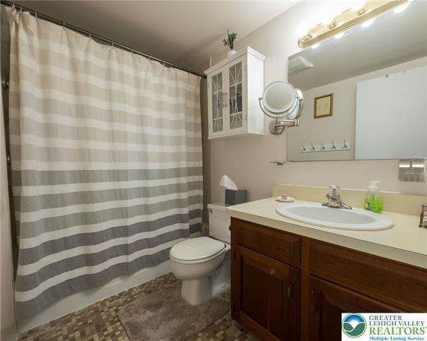 104 Brynwood Drive, Easton, PA 18045