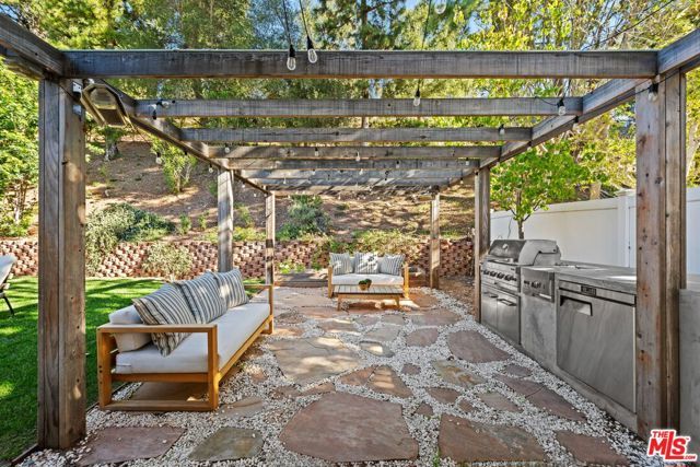 1424 Avenida De Cortez, Pacific Palisades (los Angeles), CA 90272