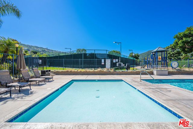 1424 Avenida De Cortez, Pacific Palisades (los Angeles), CA 90272