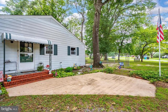 100 BARBARA AVE, Hebron, MD 21830