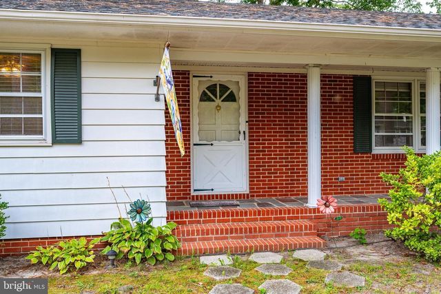 100 BARBARA AVE, Hebron, MD 21830