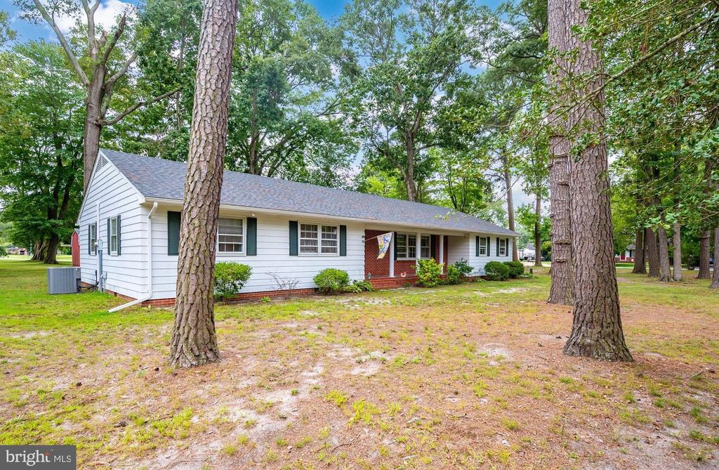 100 BARBARA AVE, Hebron, MD 21830