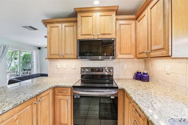 8083 BAYHAVEN DRIVE, Seminole, FL 33776