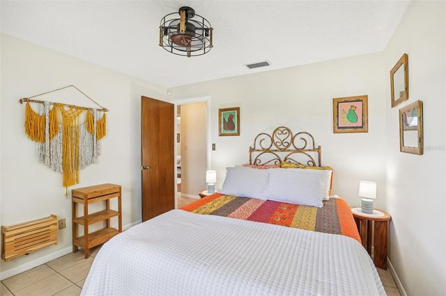 8083 BAYHAVEN DRIVE, Seminole, FL 33776