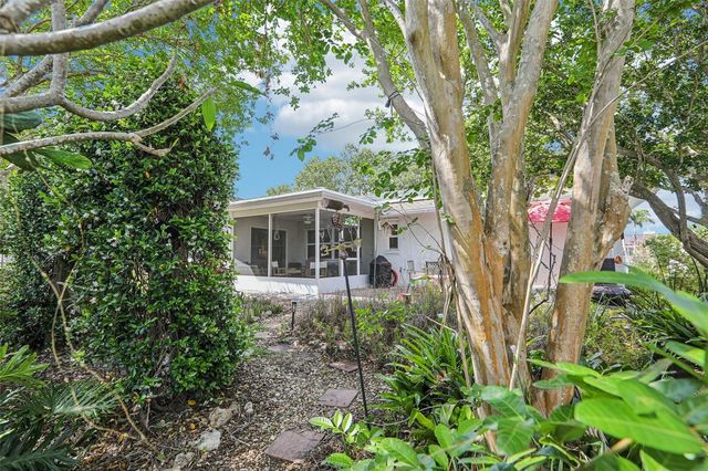 8083 BAYHAVEN DRIVE, Seminole, FL 33776