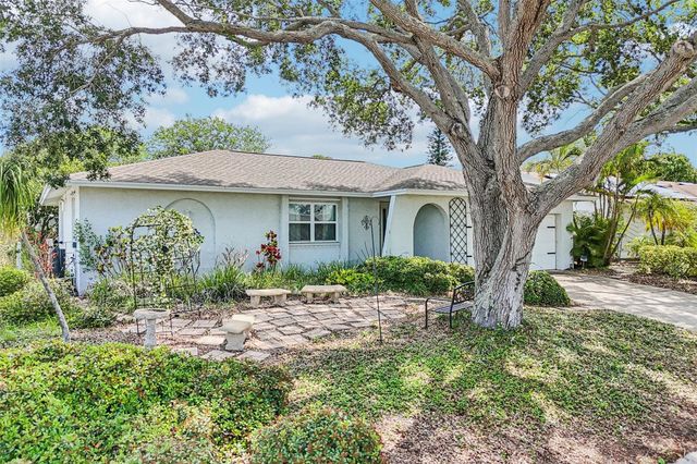 8083 BAYHAVEN DRIVE, Seminole, FL 33776
