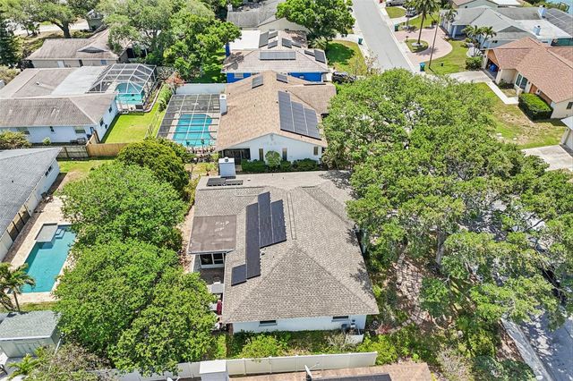 8083 BAYHAVEN DRIVE, Seminole, FL 33776