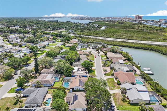 8083 BAYHAVEN DRIVE, Seminole, FL 33776