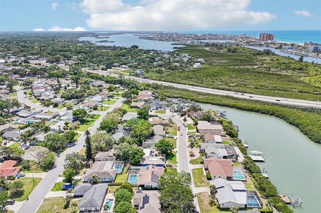 8083 BAYHAVEN DRIVE, Seminole, FL 33776