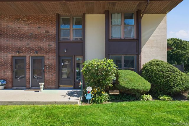 11 Juniper Court 11, Selden, NY 11784
