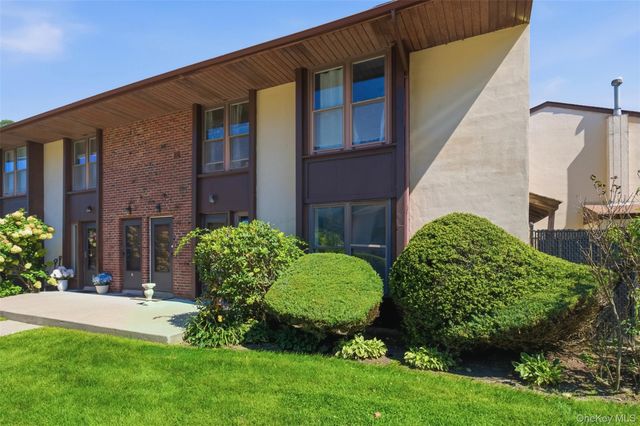 11 Juniper Court 11, Selden, NY 11784