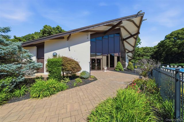 11 Juniper Court 11, Selden, NY 11784