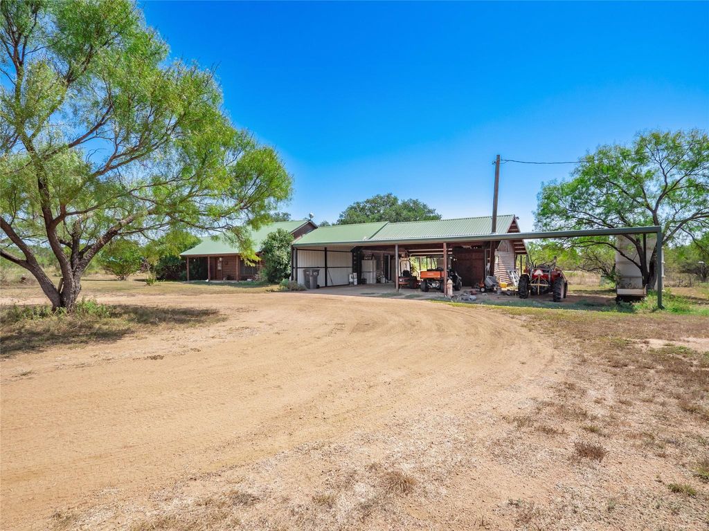 234 E Flag Creek Ranch RD, Llano, TX 78643