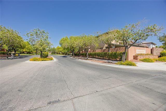 10451 Howling Coyote Avenue, Las Vegas, NV 89135