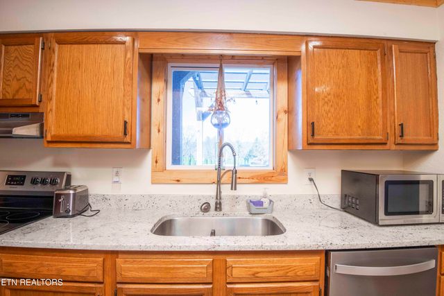 3260 Covemont Rd, Sevierville, TN 37862