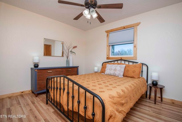 3260 Covemont Rd, Sevierville, TN 37862